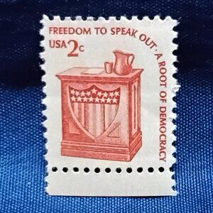 Uncirculated USA 1977 Freedom to Speak Out: A Root of Democracy 2 Cent Stamp!!